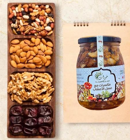 المكسرات مع عسل الأعشاب