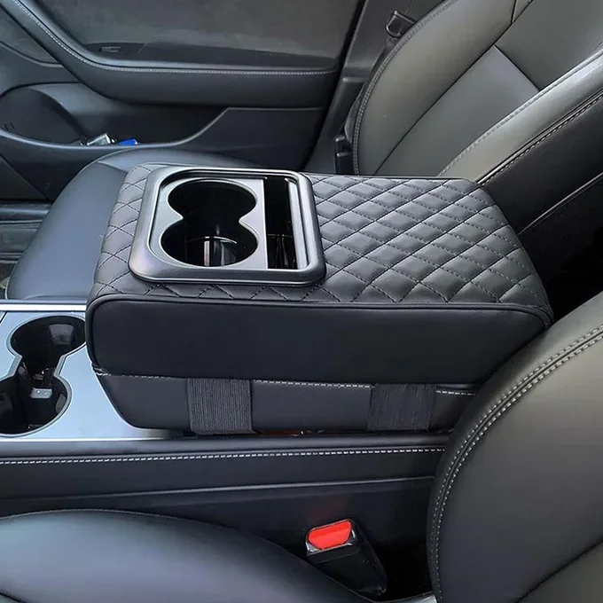Accoudoir avec porte-gobelets et compartiment pour téléphone portable