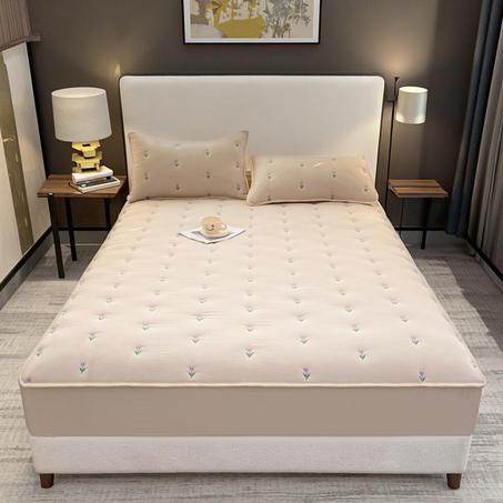 Bed Cover & 2 Pillowcase Set Biege