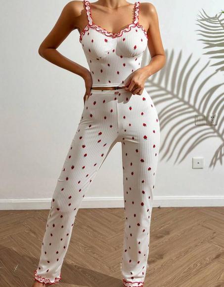 بيجامة الفراولة