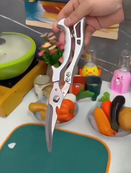 مقص الدجاج الاحترافي