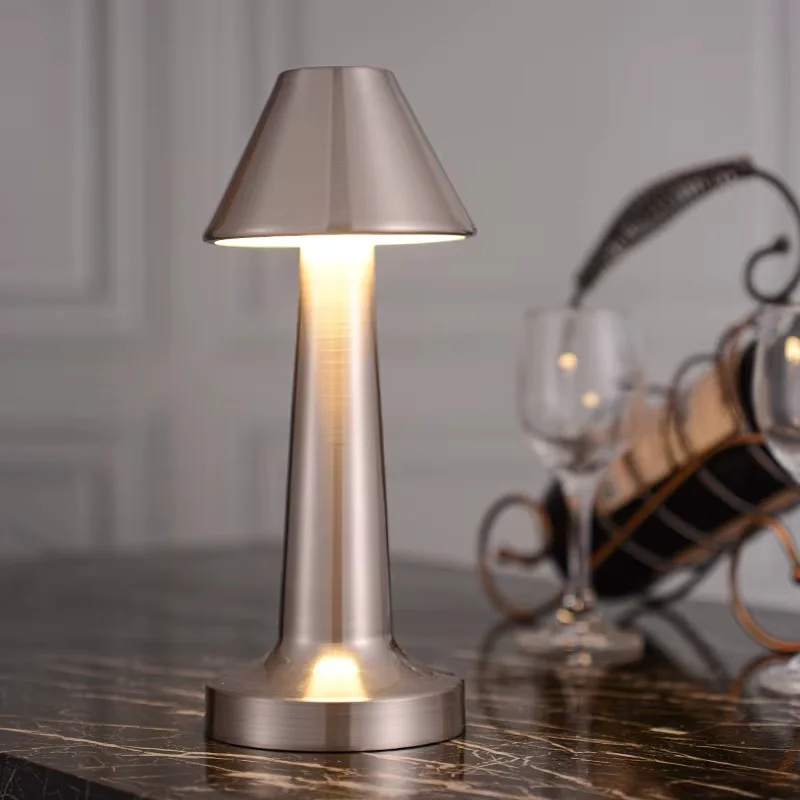 مصباح طاولة LED عتيق معدني