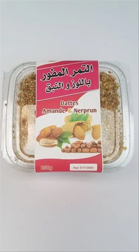 التمر المفور باللوز والنبق