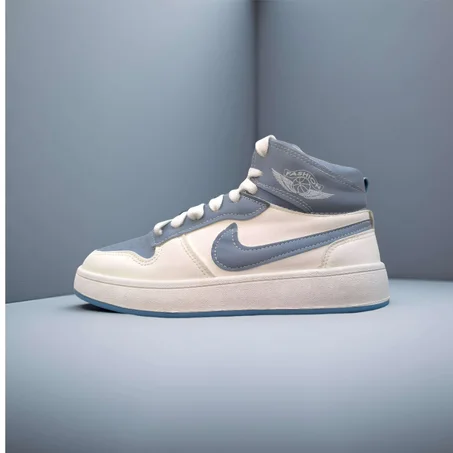 "Sky Glide - كوتشي أزرق ستايل OG"