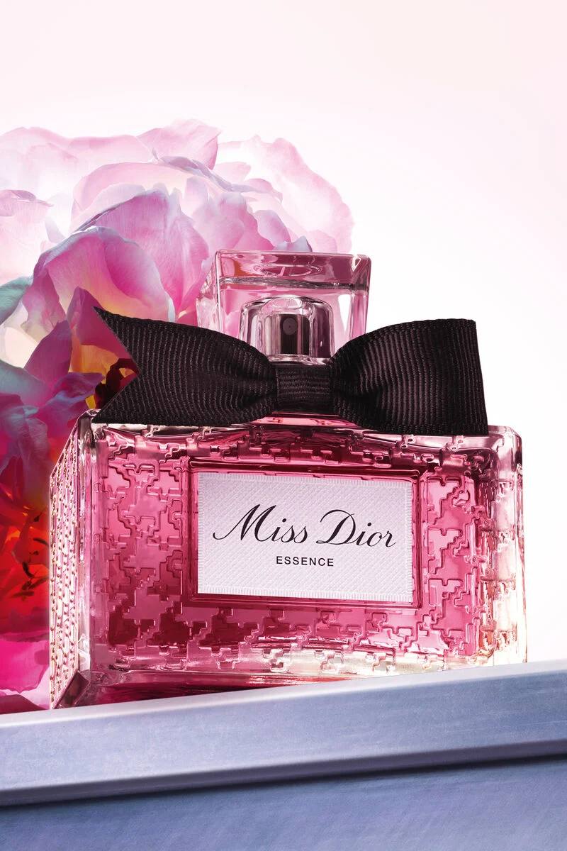 Miss Dior Essence “confitée, florale et boisée”