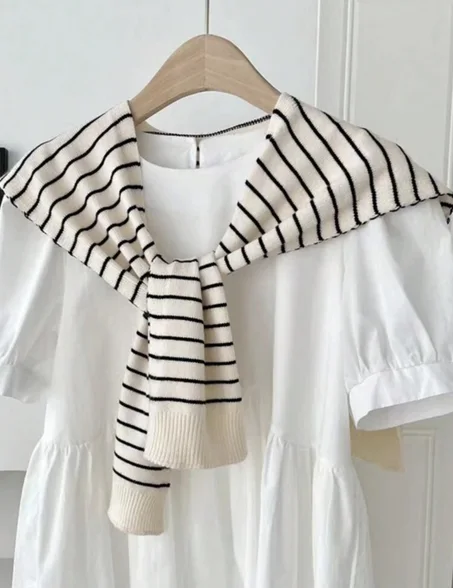 Châle tricoté à rayures