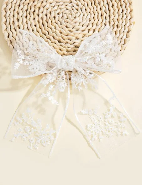 Pince à cheveux à noeud papillon en blanc