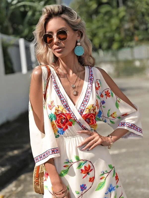 Robe à imprimé floral à épaules dénudées