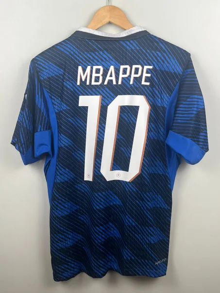 mbappe frnace wc domicile