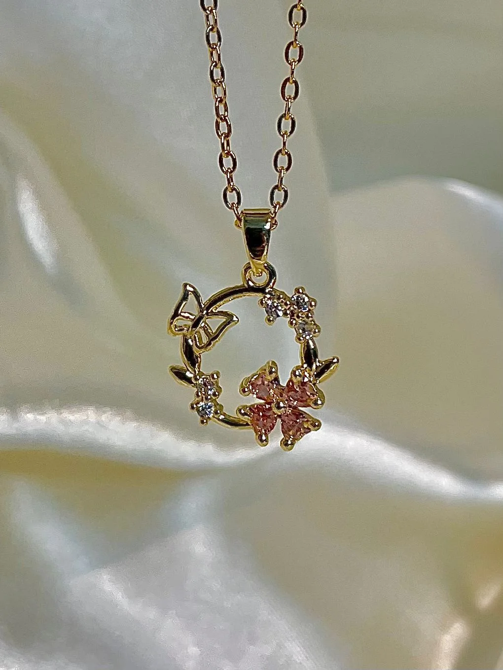 collier fleurs papillon