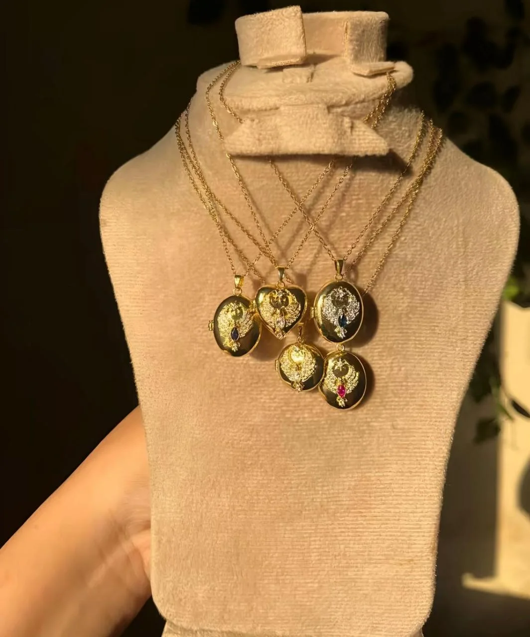 قلادة الطائر عنقاء