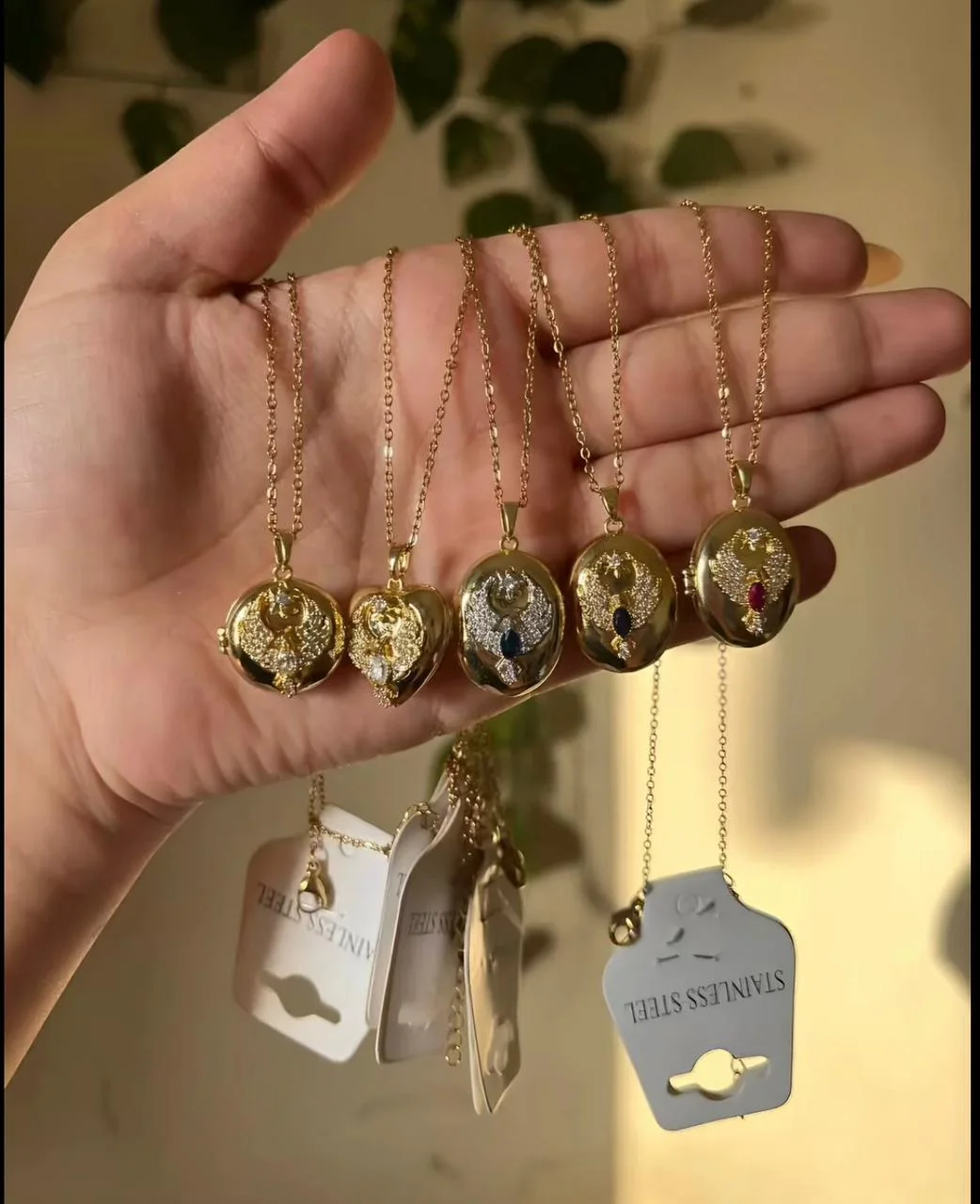 قلادة الطائر عنقاء