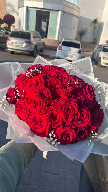 bouquet fleurs rouge et gypsophilla❤️🤍💌