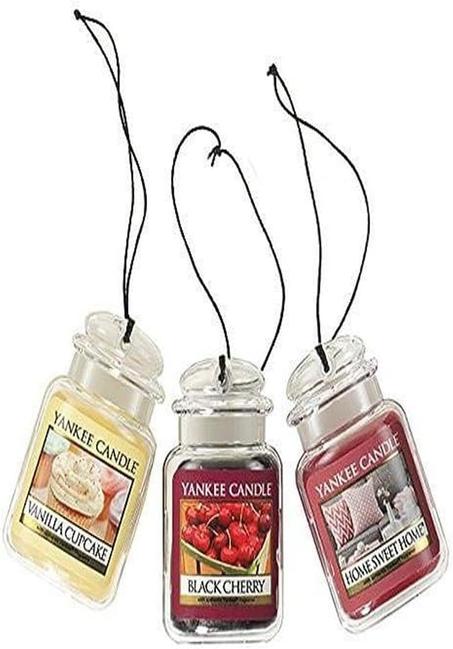 Yankee Candle Ambientadores para coche, tarro colgante para auto, paquete de 3 neutraliza olores hasta 30 días incluye: 1 cupcake de vainilla cereza negra y 1 hogar dulce hogar