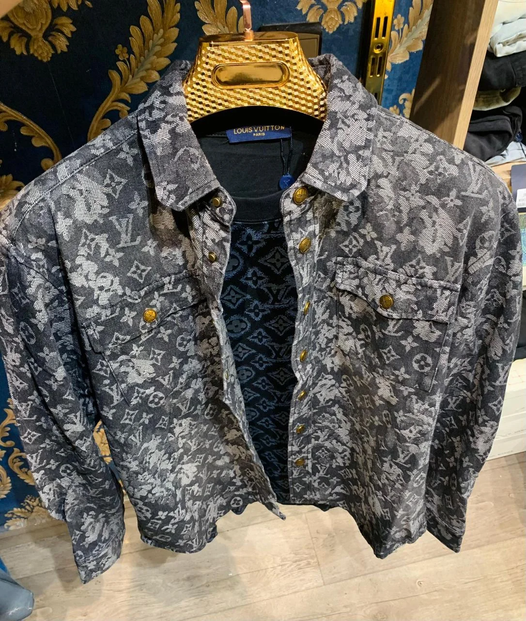 جاكيت دنيم غامق