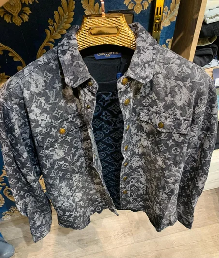 جاكيت دنيم غامق