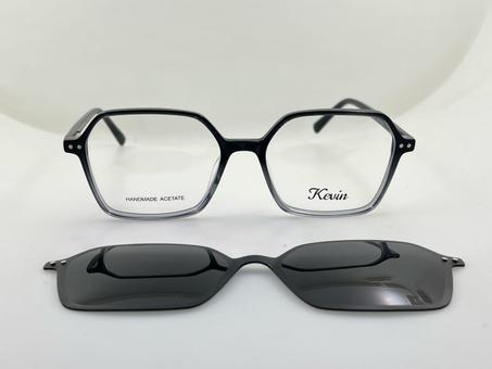 CLIPS : نظارة طبية بإطار مغناطيسي بعدسات شمسية قابلة للفصل