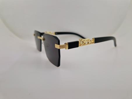 نظارات شمسية بتصميم هندسي عصري