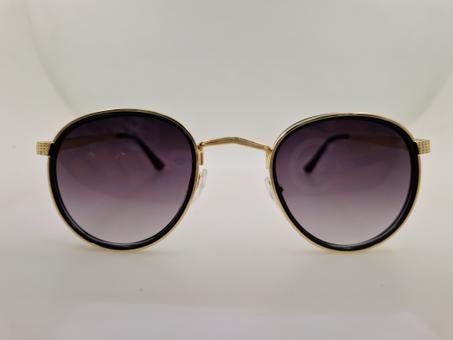 نظارات شمسية بتصميم أنيق ولمسة فاخرة