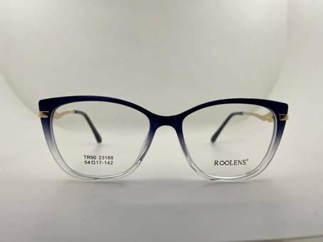 أضف لمسة من الأناقة والجاذبية إلى إطلالتك مع نظارات ROOLENS الفاخرة.