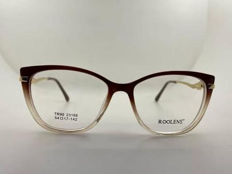 أضف لمسة من الأناقة والجاذبية إلى إطلالتك مع نظارات ROOLENS الفاخرة.