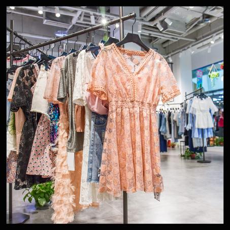 ملابس نسائية