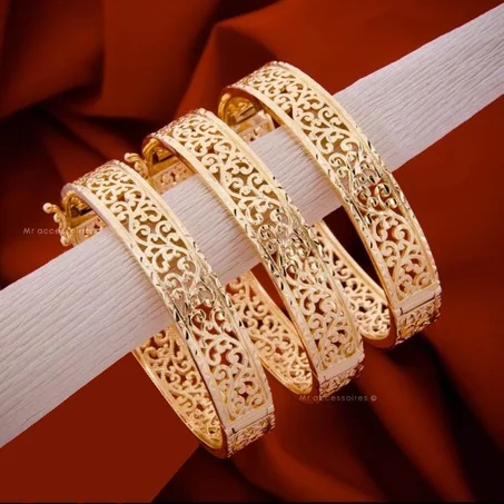 الأساور BRACELETS