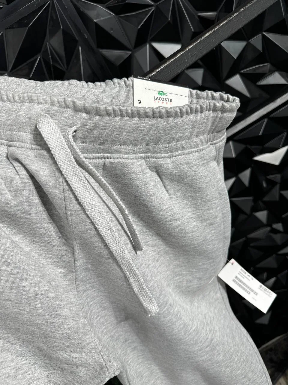 إطلالة مريحة وعصرية مع سروال  مونطوني