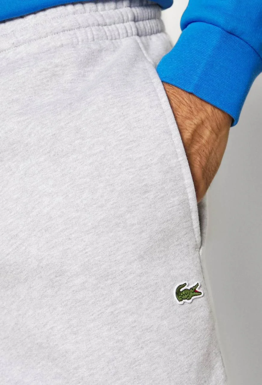 إطلالة مريحة وعصرية مع سروال  مونطوني