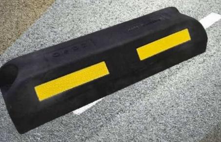 حاجز رصيف للسيارات – حماية، تنظيم، ودقة في ركن المركبات