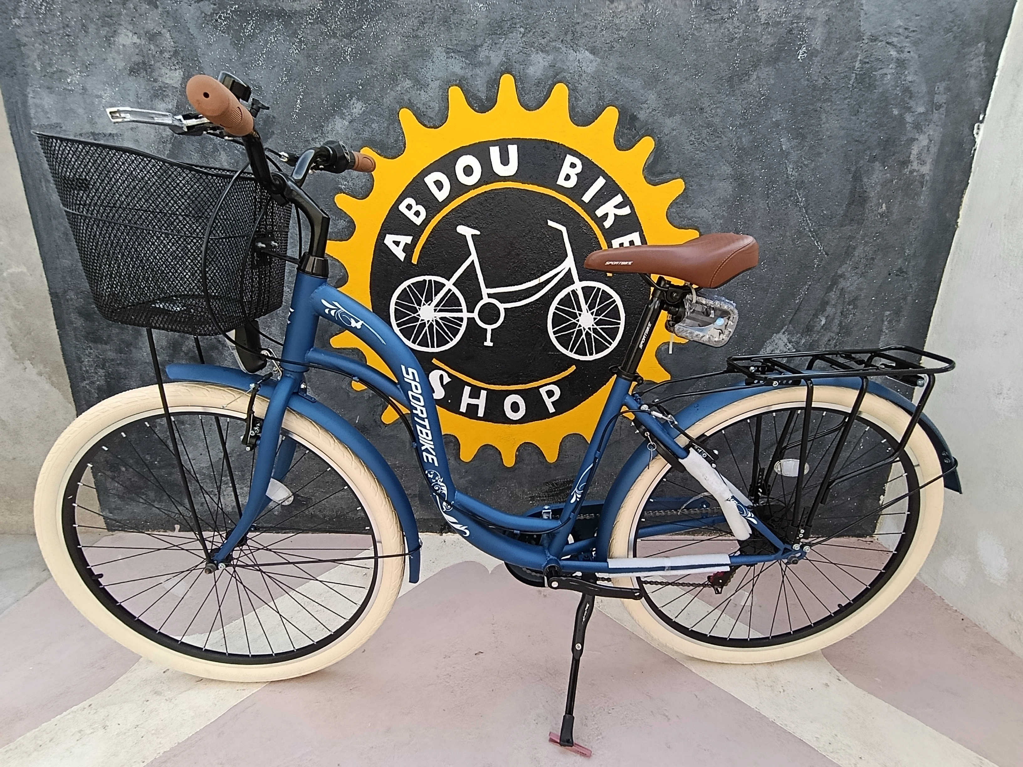 Madam's bicycle Le vélo de Madame