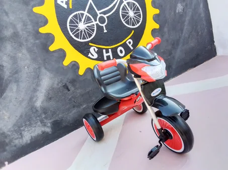 "احصل على تروسيكل للأطفال والبنات الجديدة بألوان وأضواء جميلة، ومزودة بوسائل الحماية، من أفضل متجر: Abdou Bike!"