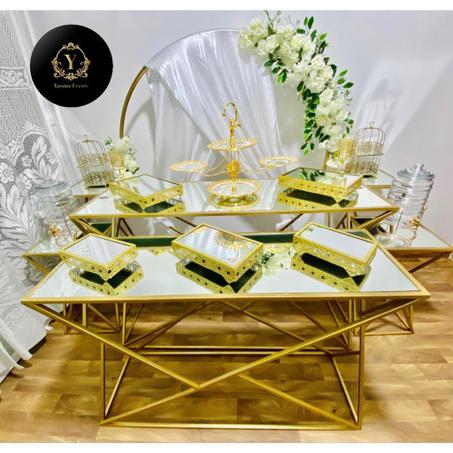 Deux table rectangulaire & Quatre tables carrés & Accessoires & cercle de fleurs & Transport & Installation