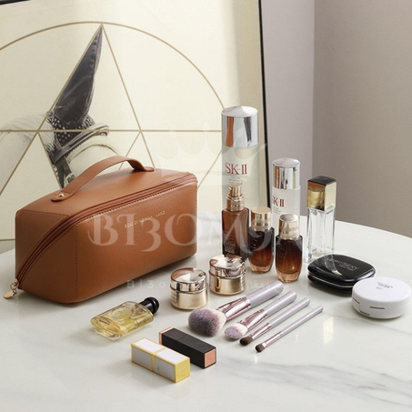 حقيبة مستحضرات تجميل أنيقة من الجلد الصناعي لتنظيم أدوات الزينة
