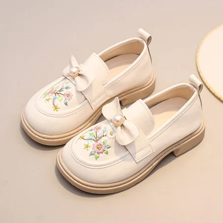 Mocassin beige avec broderie florale