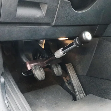 قفل دواسة السيارة