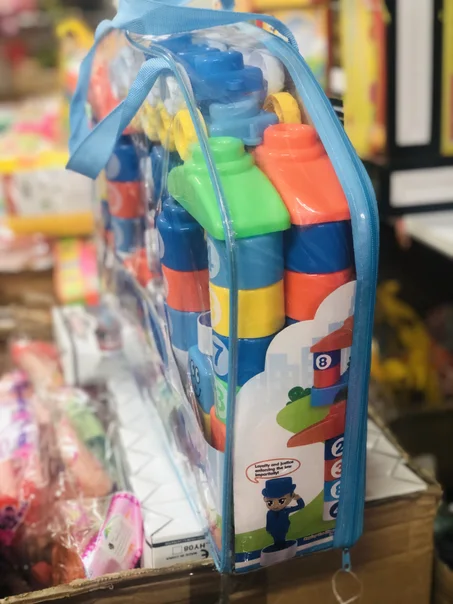 مكعبات مخلفة الأشكال و الأحجام