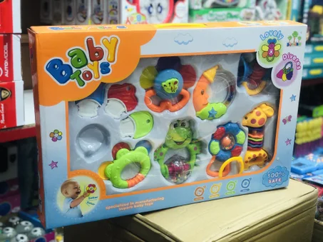 ألعاب طفل رضيع