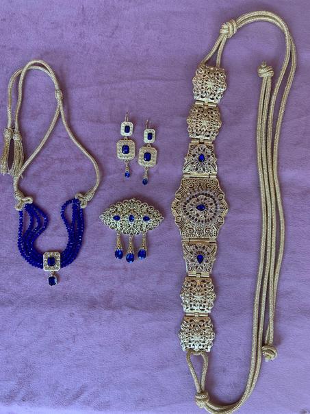 طاقم خاص بالحفلات التقليدية