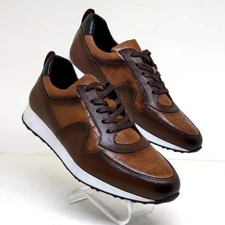 حذاء جلدي كلاسيك عصري - لون بني فاخرChaussures en cuir classiques modernes - luxueuse couleur marron