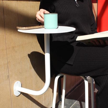 طابلة من الاينوكس … حول البالكو ولا الجردة ديالك لقعدة راقية ومرتبة