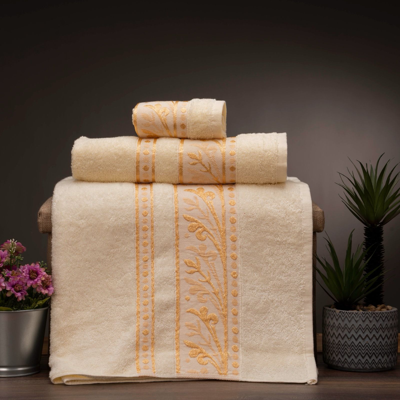 3 فوطات باحجام مختلفة