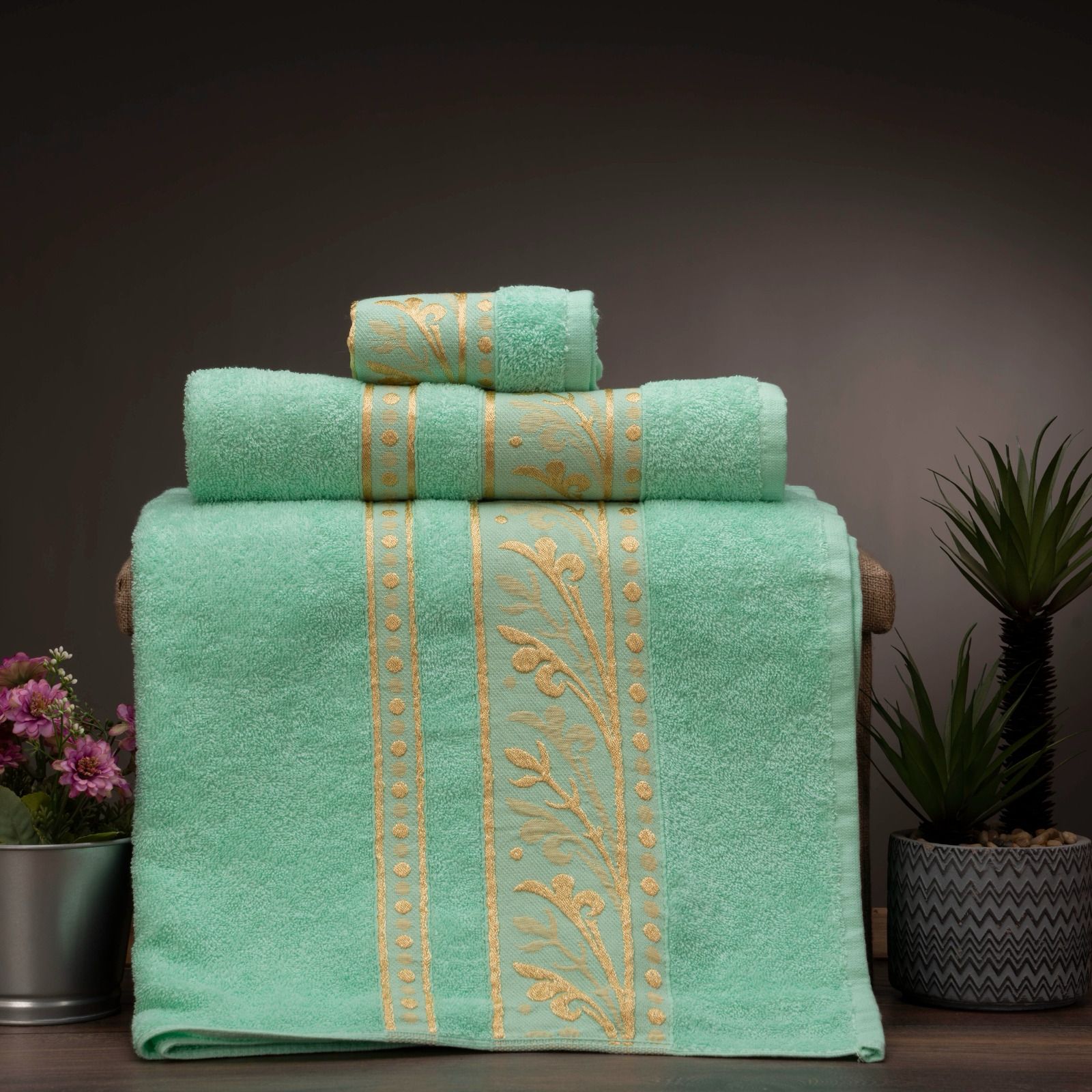 3 فوطات باحجام مختلفة