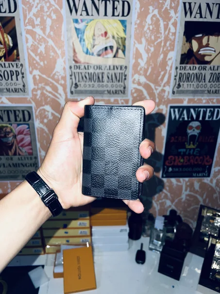 حامل بطاقات لويس فيتون الفاخر - تصميم Damier الملكي