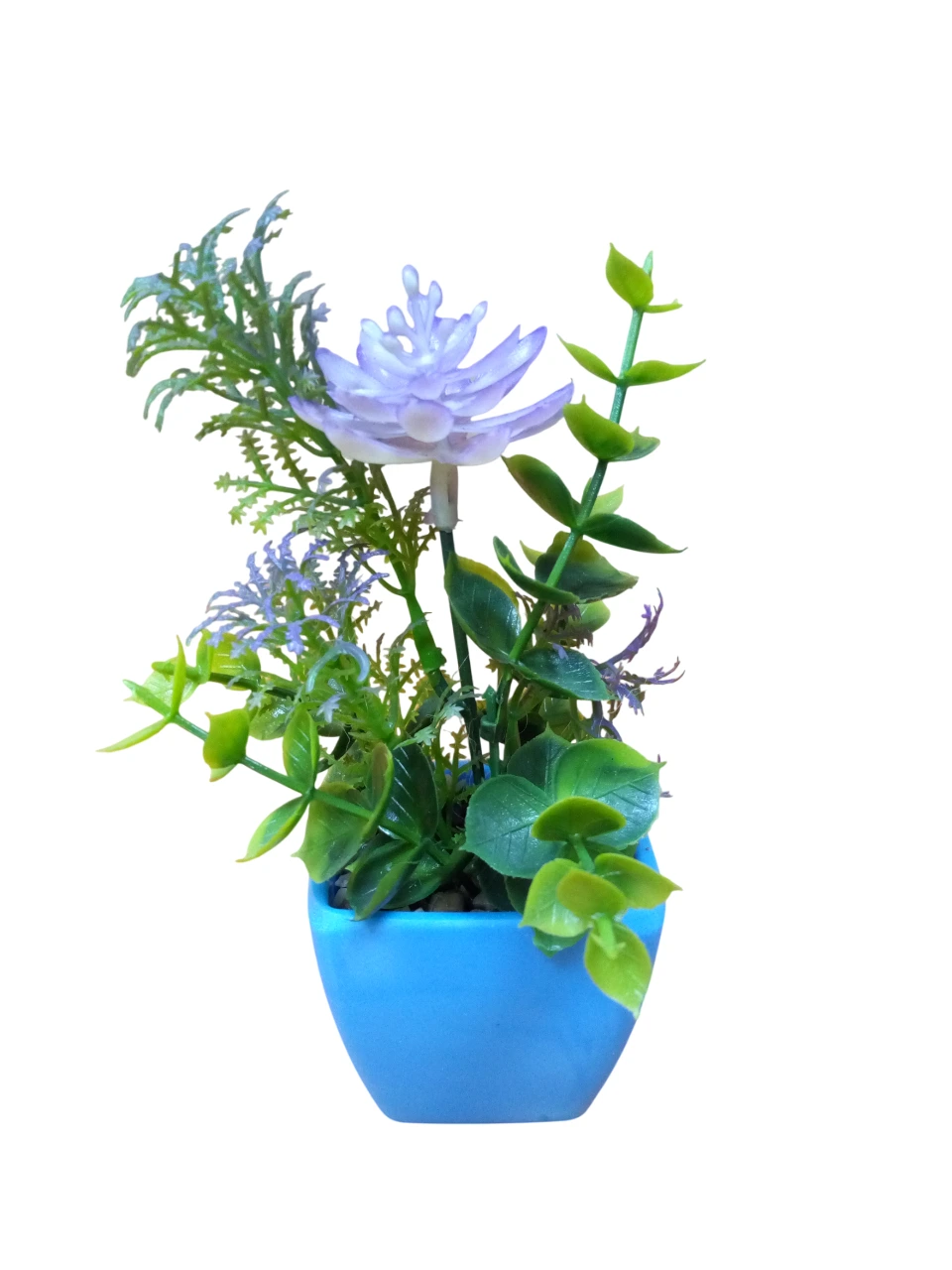 نباتات زينة صناعية في أواني أنيقة – لمسة طبيعية لديكورك