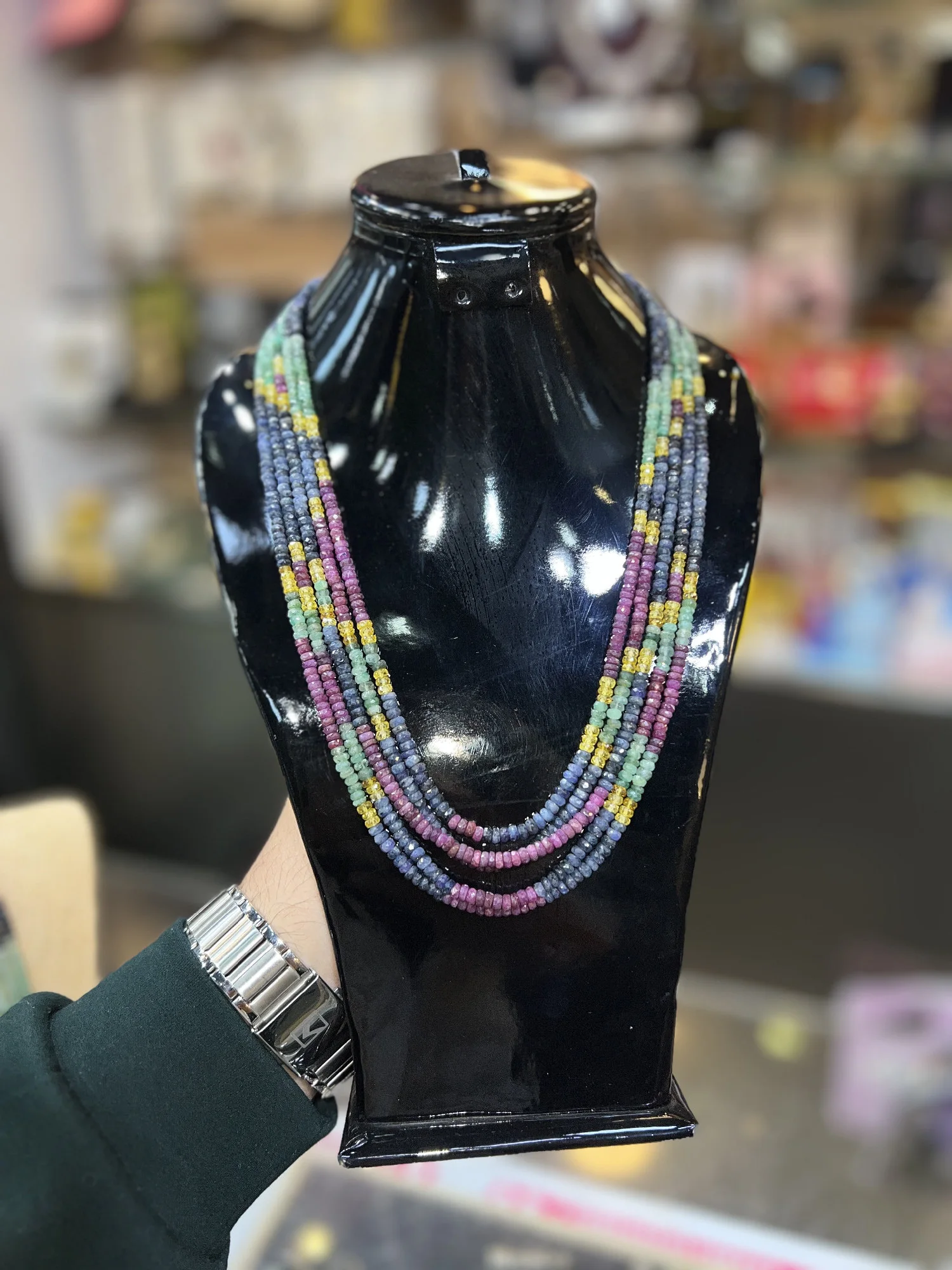 طقم زمرد متعدد