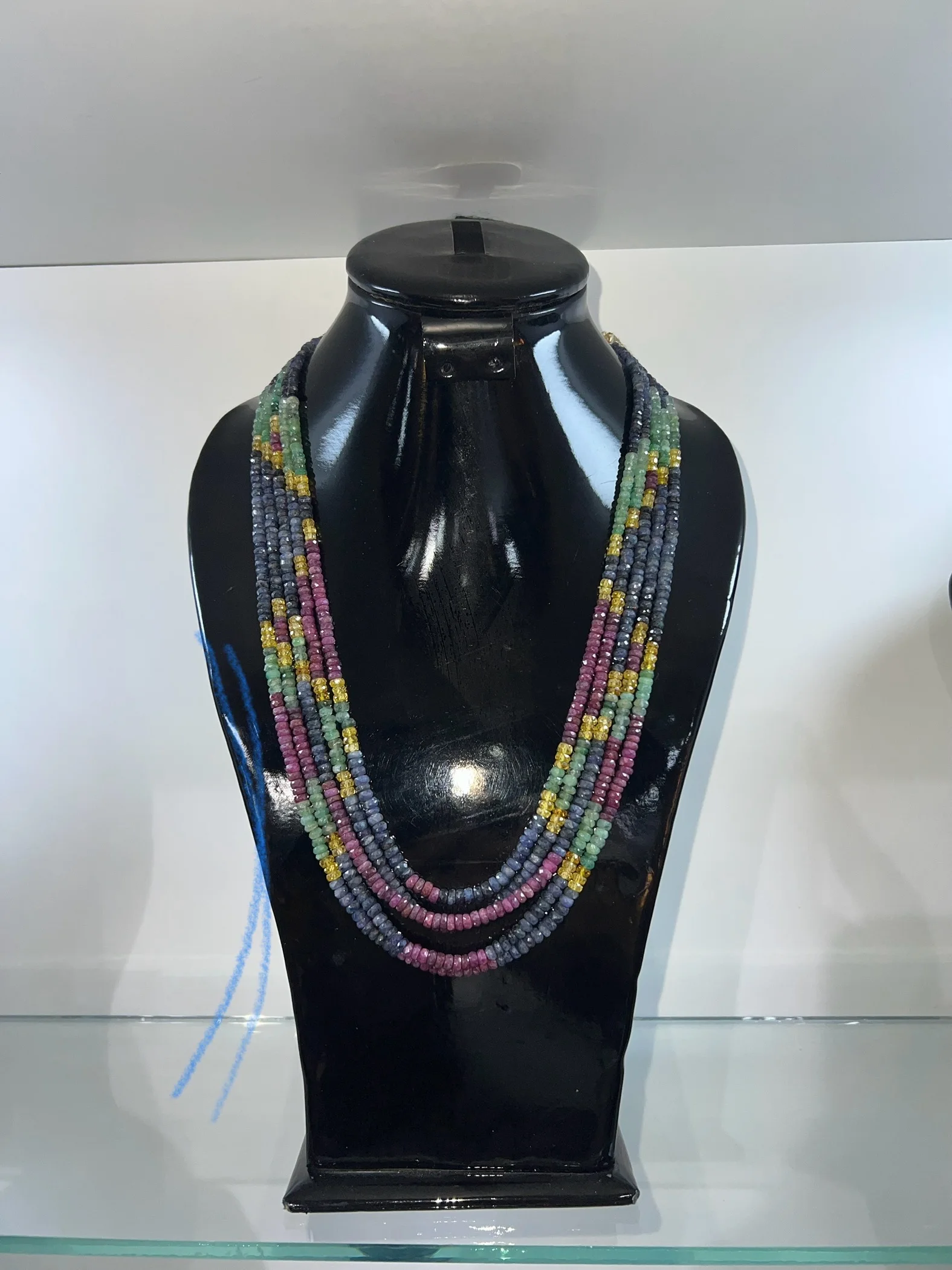 طقم زمرد متعدد