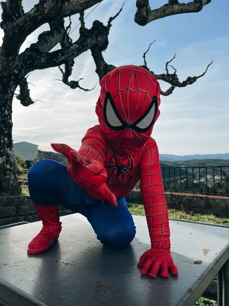 أبطال خارقون… أزياء تفوق الخيال