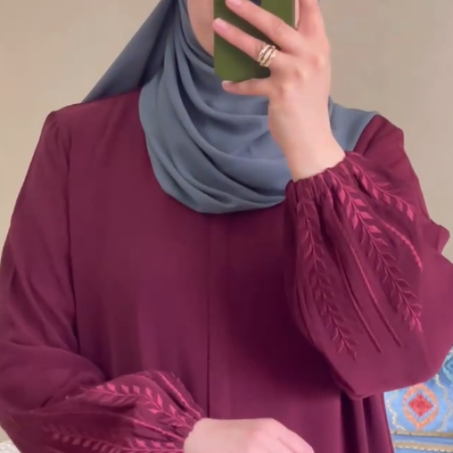 عباية مطرزة