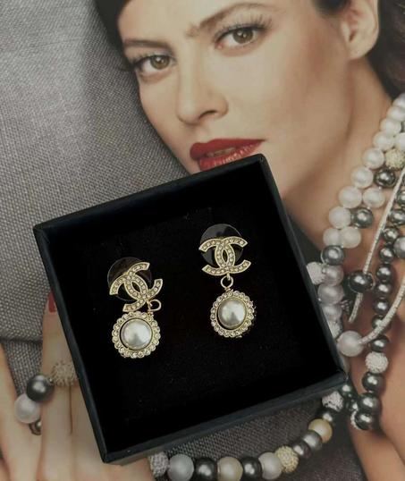 Chanel boucles d’oreilles acier doré,argenté  avec packaging complet